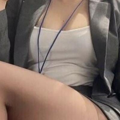 검스가 찢어진 비서