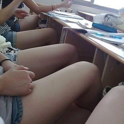 대학교 강의실 여대생들 허벅지 퍼레이드