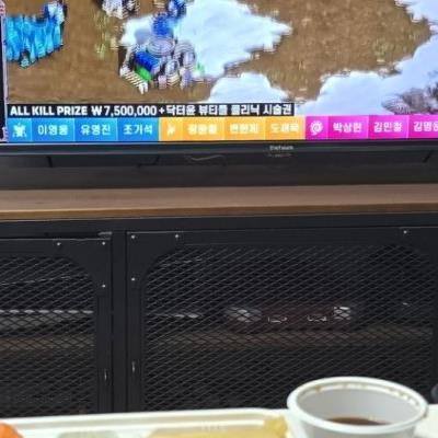 기껏 주말에 야근까지하고 왔더니 밥은 일아서 먹으랍니다
