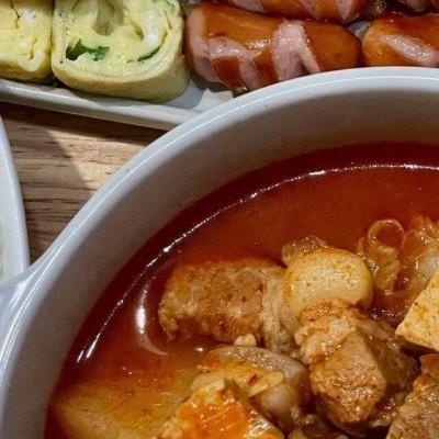 무조건 흰 밥에 먹어야하는 레전드 식단.jpg