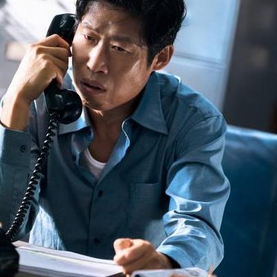 유해진 자택 앞 장기 집회로 번지나.. '암살자들' 역사 논쟁 공방 격화