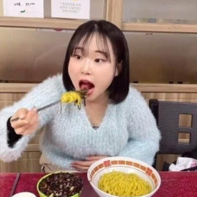 훈수 두고 싶어지는 어느 일본인의 간짜장 먹는 방법 ㅋㅋ